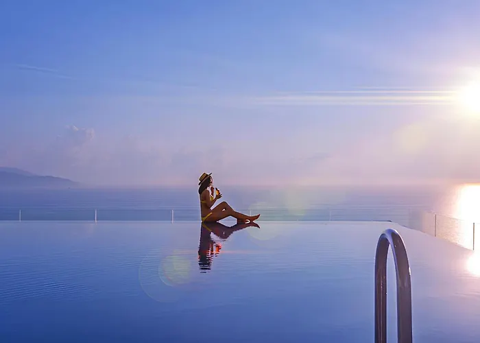 Mandala Oceanfront Driftwood Khách sạn 5*