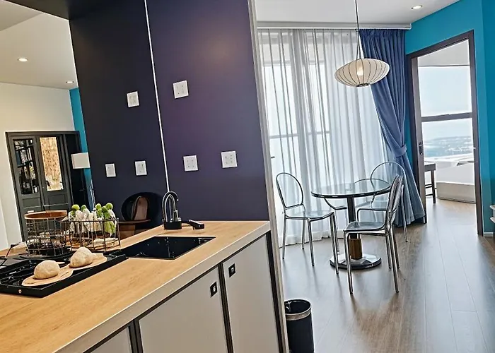 Mandala Oceanfront Driftwood 5*
